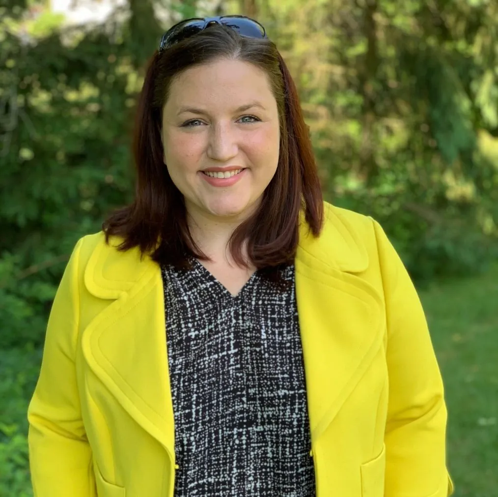 Jen Lunsford in a yellow blazer